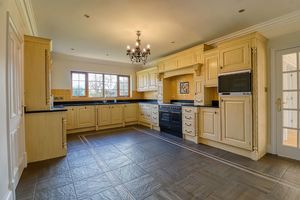 Kitchen- click for photo gallery